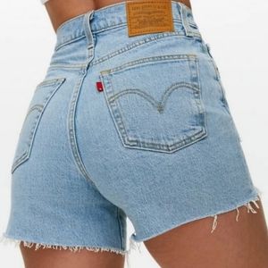 Levi's Ribcage shorts